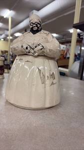lot 433 image: Vintage Ceramic Mammy Cookie Jar with Paint Wear