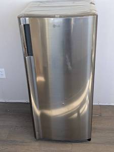 lot 61 image: NEW LG TOP FREEZER REFRIGERATOR