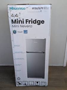 lot 60 image: HISENSE 4.4 CU. FT. MINI FRIDGE