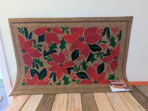 lot 81 image: MOHAWK HOLIDAY COLLECTION DECORATIVE DOORMAT