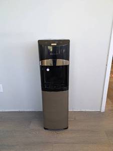 lot 62 image: PRIMO WATER DISPENSER