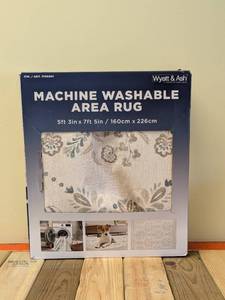 lot 67 image: NEW WYATT & ASH MACHINE WASHABLE AREA RUG -ZINNIA (5 3 x 7 5)