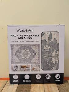 lot 71 image: NEW WYATT & ASH MACHINE WASHABLE AREA RUG -DARYA (5 3 x 7 5)
