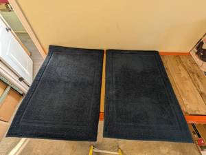 lot 88 image: (2) COTTON MEMORY FOAM BATH MATS (BLUE)