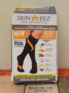 lot 135 image: SKIN EEZ SKIN-REPARATIVE ADVANCED HEALING COMPRESSION SOCKS UNISEX
