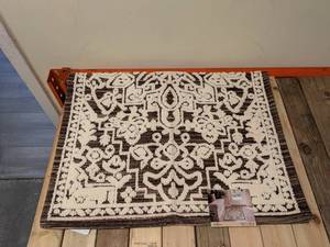 lot 105 image: MOHAWK COLLECTION ACCENT RUG-AUGUSTINE