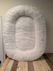 lot 177 image: KIRKLAND SIGNATURE OVAL CUDDLER PET BED