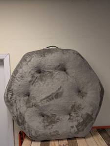 lot 182 image: KIRKLAND SIGNATURE HEX PET BED (TAN)