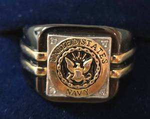 Distinctions Navy Ring.  Danbury Mint    Mens size 10