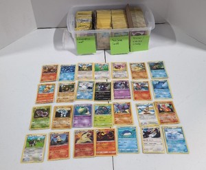 lot A-309 image: Large Pokemon Collection