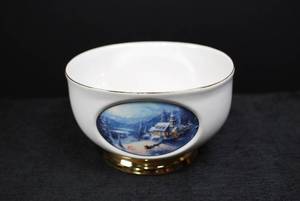 lot 3 image: Thomas Kinkade Teleflora Ceramic Bowl - Sunday Evening Sleigh Ride
