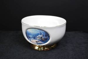 lot 4 image: Thomas Kinkade Teleflora Decor Bowl - Sunday Evening Sleigh Ride