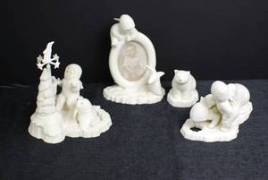 lot 18 image: 4-Piece Set of Snowbabies Collectibles