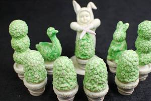 lot 23 image: Vintage Style Porcelain Topiary Figurine Lot - 9 Pieces