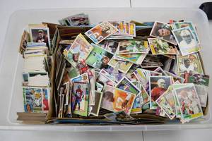 lot 115 image: Vintage Topps Sports Cards Lot - Baseball and Football Collection