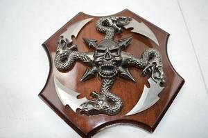 lot 119 image: Fantasy Dragon Skull Wall Plaque with Blades by Frost Cutlery