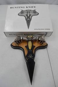 lot 122 image: Stainless Steel Decorative Skull Hunting Knife with Wall Plaque - Boxed