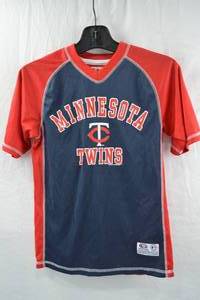 lot 152 image: Minnesota Twins True Fan SP Youth Jersey