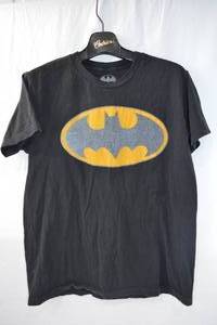lot 175 image: Vintage Batman Logo Black T-Shirt Size M 3840