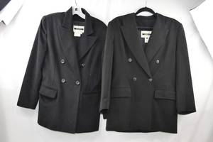 lot 180 image: Votre Nom Womens Black Blazers Size 2 Bundle