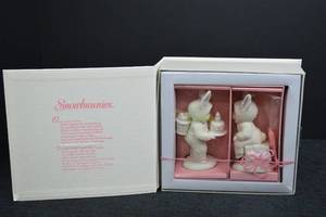 lot 41 image: Snowbunnies Figurine Set in Original Box