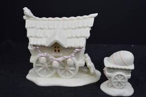 lot 44 image: Snowbunnies Springtime Stories My Woodland Wagon Figurine Set