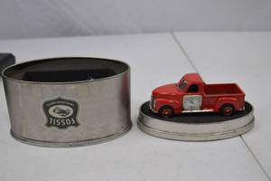 lot 275 image: Fossil Limited Edition Red Pickup Truck Desk Clock with Tin