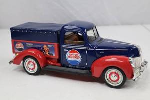 lot 70 image: 1940 Ford Pepsi-Cola Diecast Model Truck