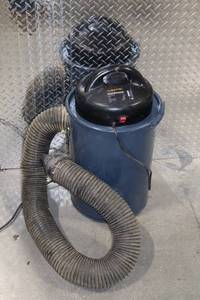 lot 318 image: Powertec DC1510 Portable Dust Collector