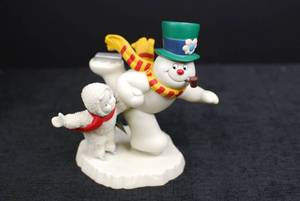 lot 32 image: Snowbabies Catch Me If You Can Guest Collection Figurine
