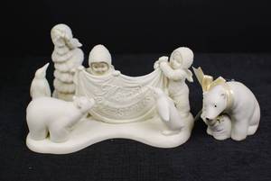 lot 37 image: Snowbabies Christmas Figurine Lot w Polar Bears Penguins Friendship Club