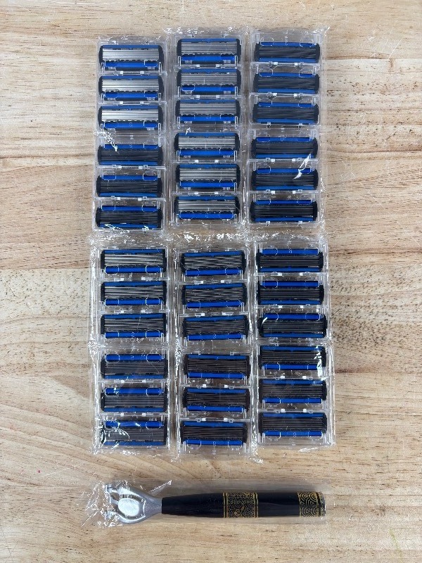 lot 31A image: Brand New Mens Shaving Kit - 36 Razor Cartridges and 1 Handles