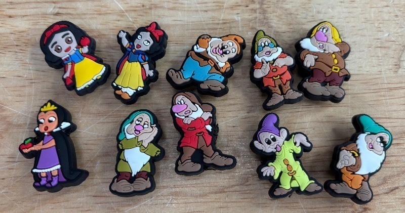 lot 66E image: 10 Brand New Snow White and the Seven Dwarfs Croc Charms