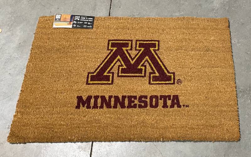 lot 10 image: LOGO NCAA University of Minnesota Golden Gophers 23 x 35 College Outdoor Mat Rug - Brand New
