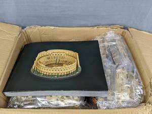 lot 50 image: 9000 Piece Colosseum-Style Building Block Set - Brand New A