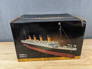 lot 63 image: Titanic Building Set, 9090 Pieces - Brand New A