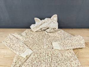 lot 196 image: Cat & Jack Kids Cream Tan Hooded Sleepwear Large 1012 - Brand New