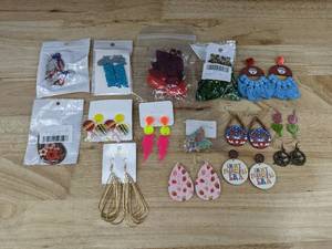 lot 216 image: 15 Pairs Fashion Pierced Earrings Assortment - Brand New