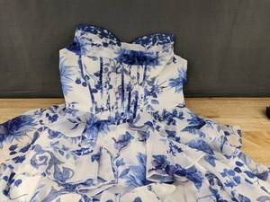 lot 223 image: Womens Blue and White Floral Print Formal Dress Size 6 - Brand New