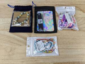 lot 240 image: 21 Fashion Bracelets - Brand New