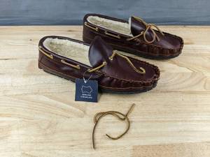 lot 162A image: Sperry Mens Shearling Moccasin Brown Slippers, Size 13 - New