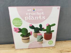 lot 115L image: 19 Piece Art 101 Crafts Crochet Plants Kit - Brand New
