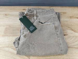 lot 326 image: Wild Fable WomenS High-Rise Straight Jeans Size 4 - Brand New