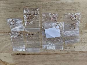 lot 376 image: 11 Adorable Assorted Nose Rings - Brand New