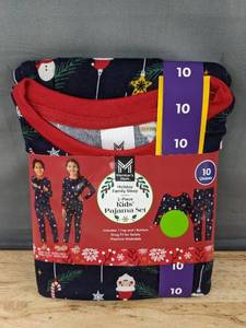 lot 159A image: Members Mark Kids Holiday Pajama Set, Size 10 Unisex - Brand New