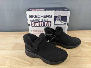 lot 44L image: Skechers Ladies Swift Fit Boot Black, Size 8 - Brand New