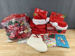 lot 549 image: Christmas Decor & Wrapping Supplies Assortment - Brand New