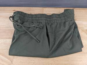 lot 610 image: Members Mark Womens Travel Joggers XL, Olive Green - Brand New