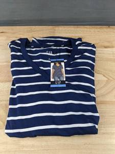 lot 155A image: GAP Womens V-Neck Navy Stripe T-Shirt, Size Large - Brand New