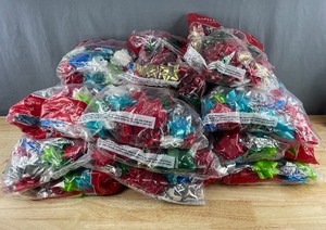 lot 41H image: Wondershop 40 Count Bags of Christmas Gift Bows, 15 Bags, 600 Bows - Brand New